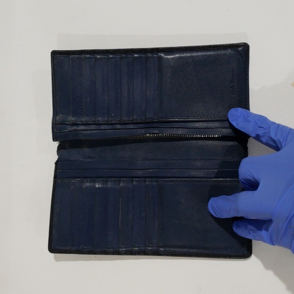 Salvatore Ferragamo Leather Gancini Long Black Bi-Fold Wallet – Luxury, Timeless - Picture 6 of 17